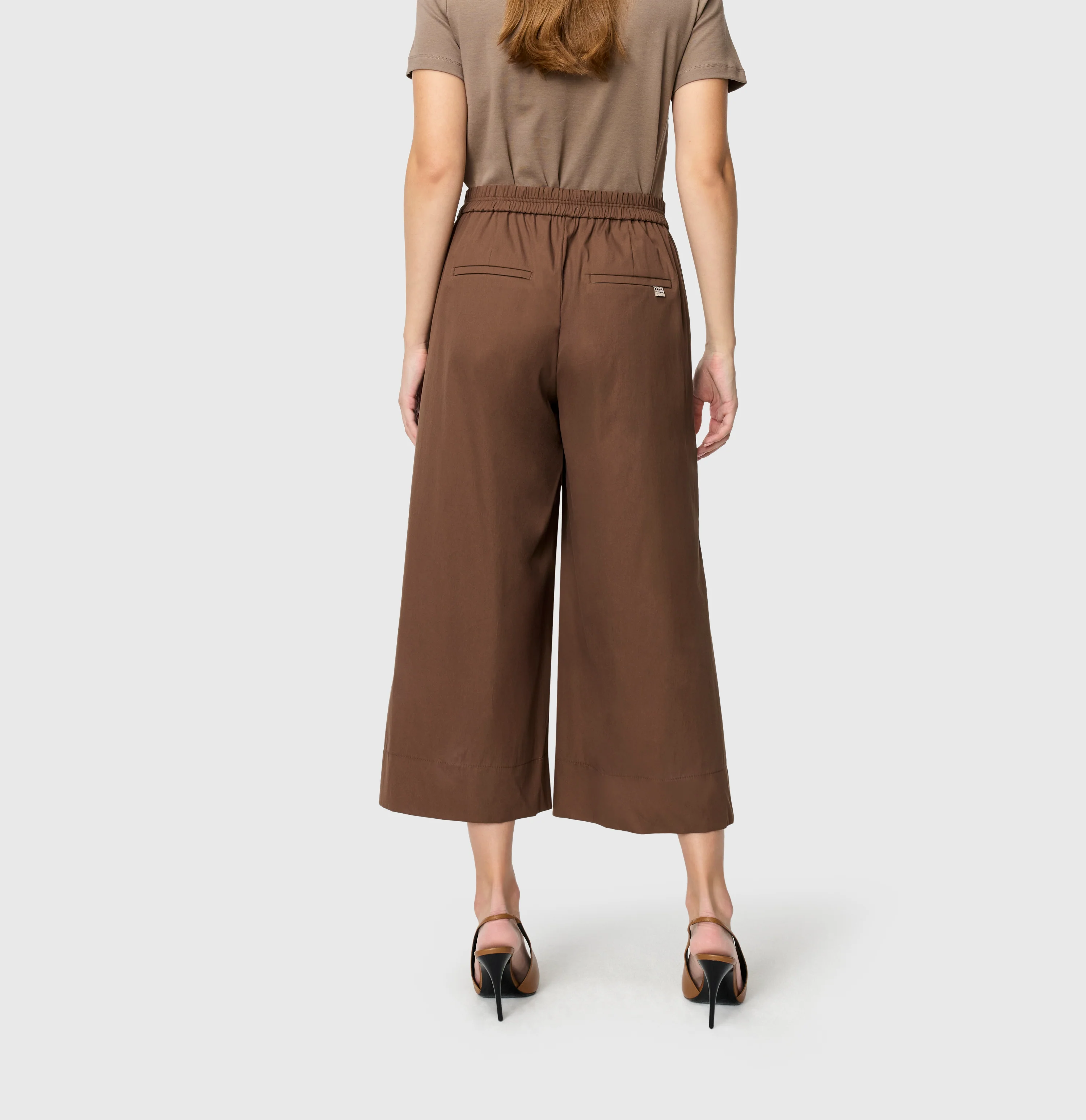 CAROLINE cropped - Image 3