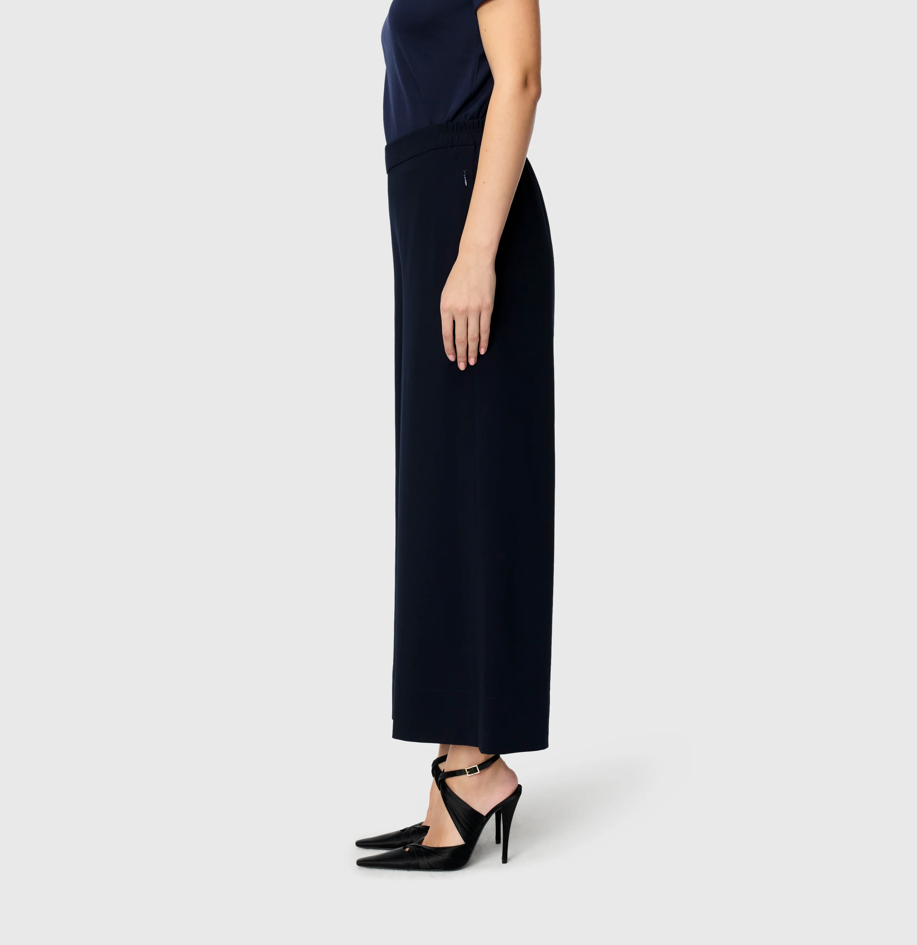 CORALIE cropped - Image 4