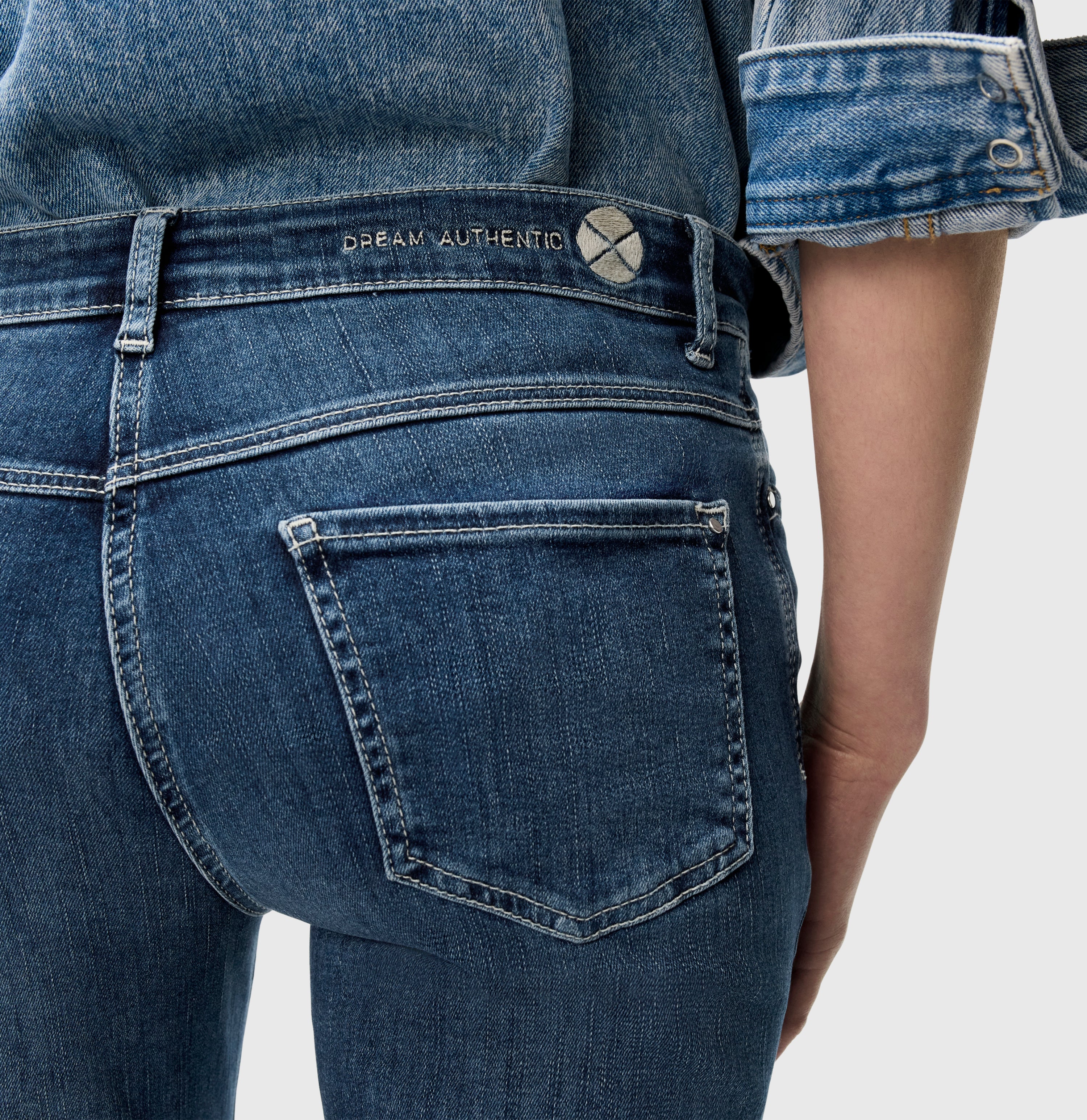 DREAM cropped auth. - Image 6