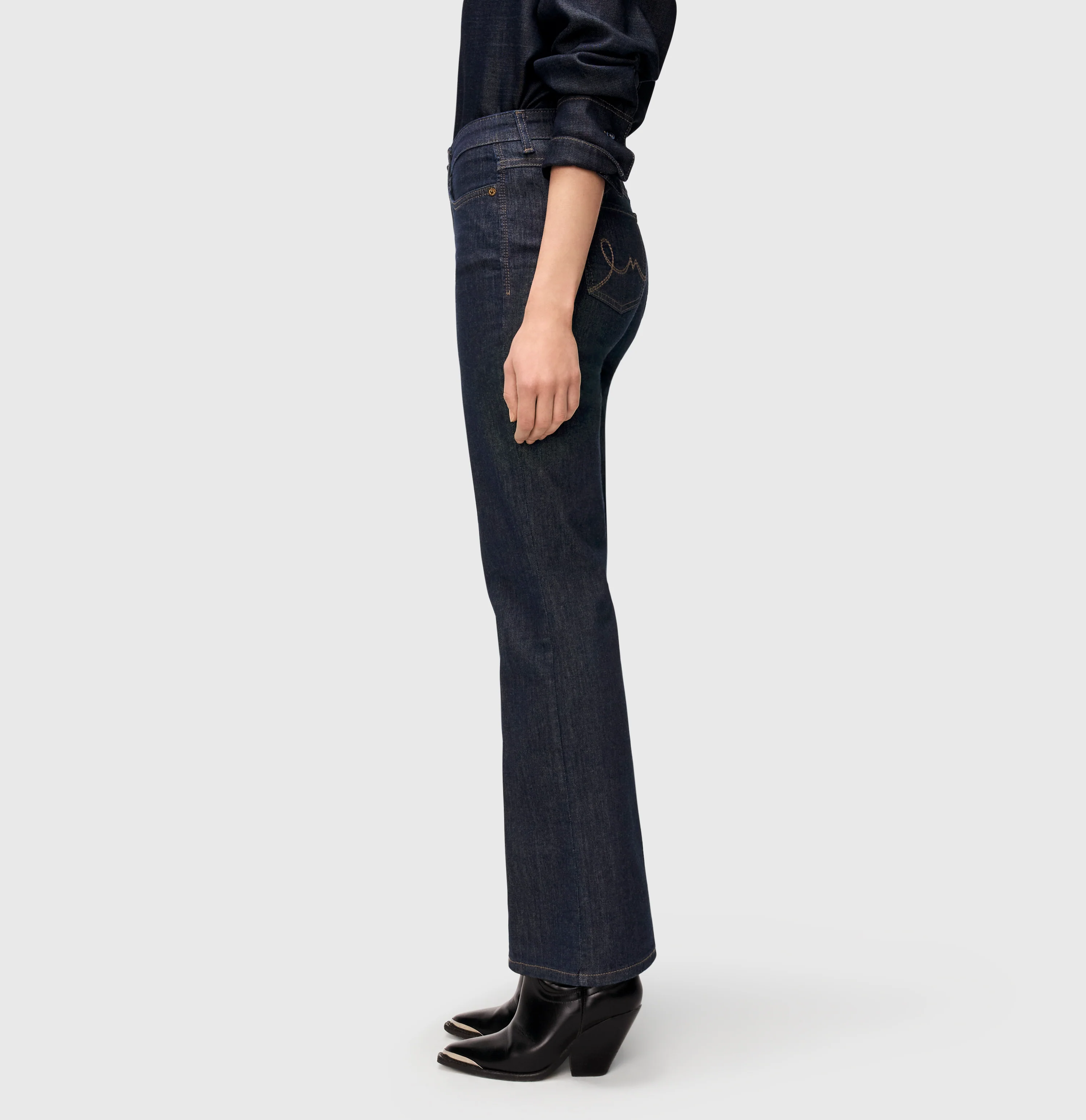 LAURA - Image 4